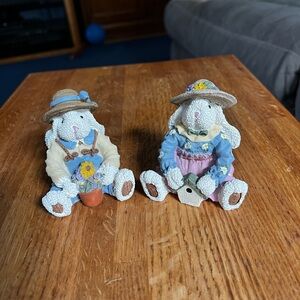 Set of 2,1998 Magic Creations, Resin White Rabbit Figurines, Garden Theme,Rabbit